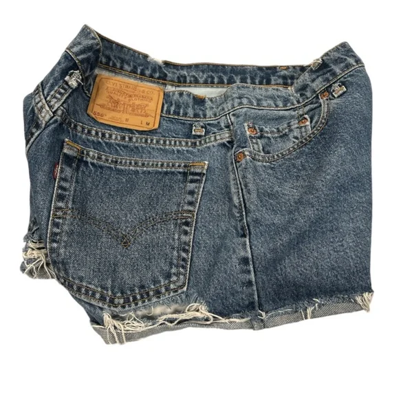 Levi’s Denim Shorts - Picture 5 of 11